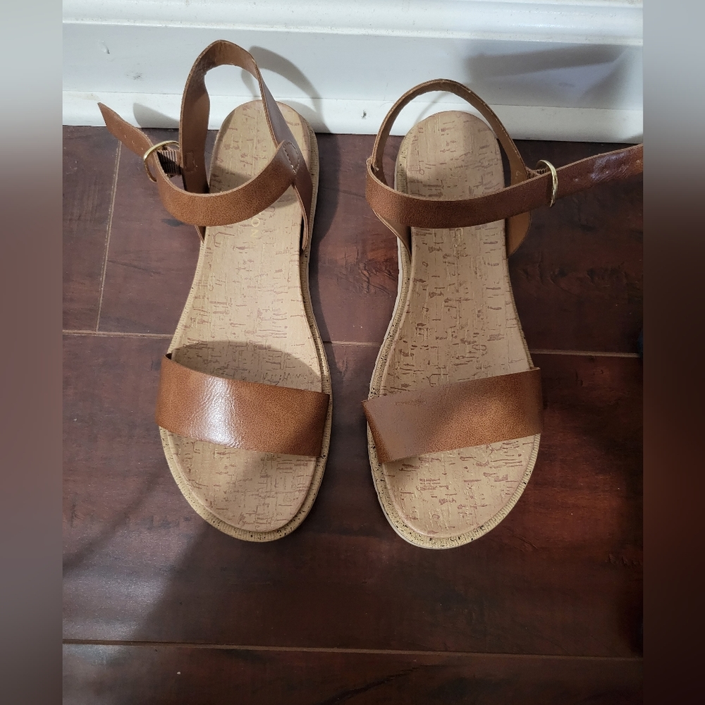 Sun and Stone, size 7, tan flats